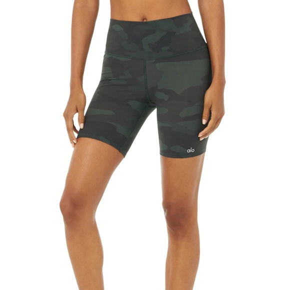 Alo Yoga High-Waist Vapor Short in Hunter Camouflage - Picture 2 of 3